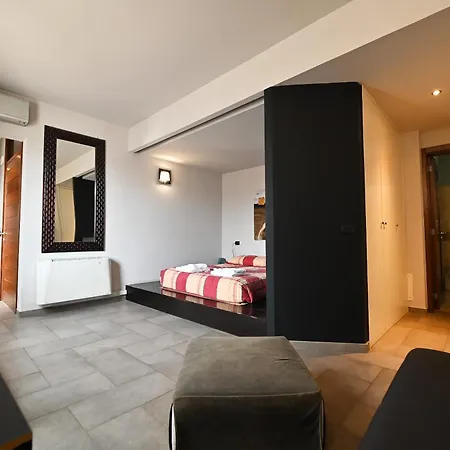 Zona Franca 3*